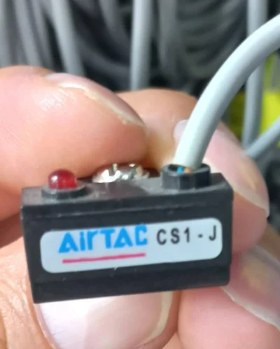 سنسور موقعیت برای سیلندر پنوماتیکی برند ایرتگ  cs1-j