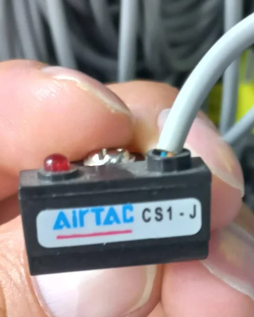 سنسور موقعیت برای سیلندر پنوماتیکی برند ایرتگ  cs1-j